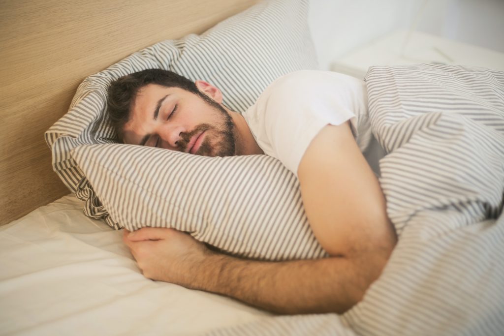 Sleeping enough contributes to less calorie consumption